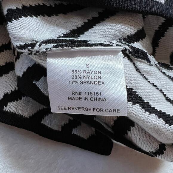 Romeo & Juliet Couture Sleeveless Abstract Print Knit Bodycon Dress Size S NEW - Picture 5 of 7